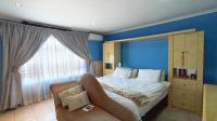 Main Bedroom - 26 square meters of property in Newlands West