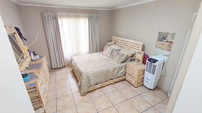 2 Bedroom Simplex for Sale For Sale in Rooihuiskraal North - MR668815