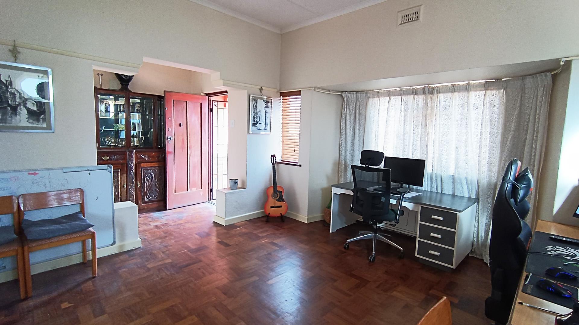 Lounges - 20 square meters of property in Vasco Estate