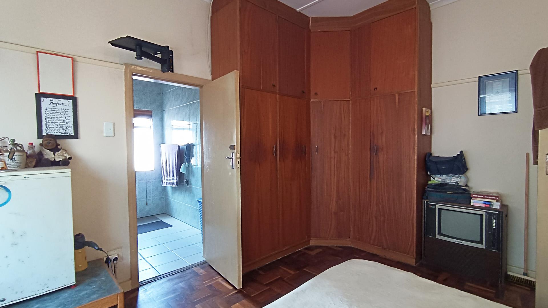 Main Bedroom - 19 square meters of property in Vasco Estate