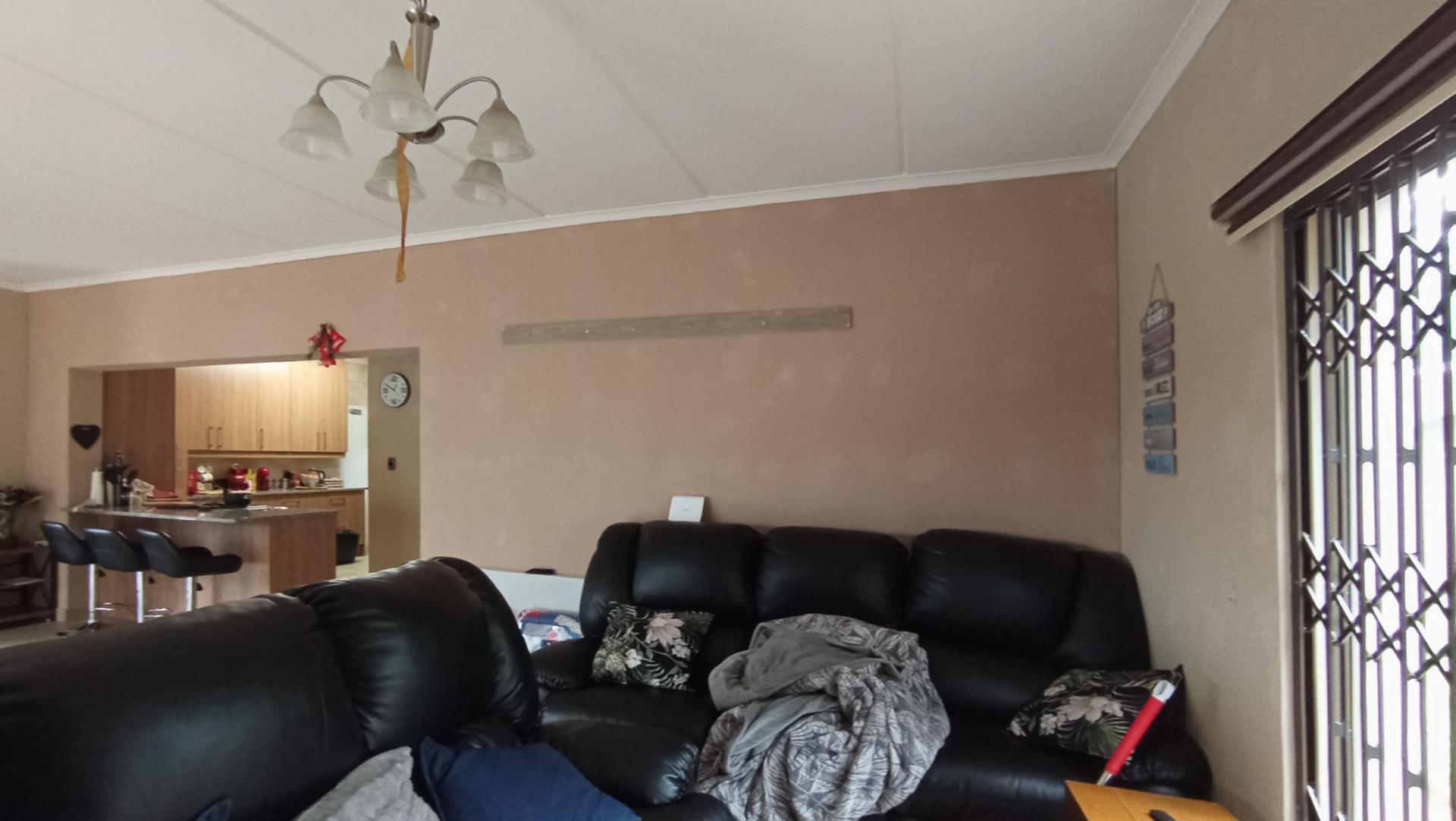 Lounges - 24 square meters of property in Tres-Jolie A.H.