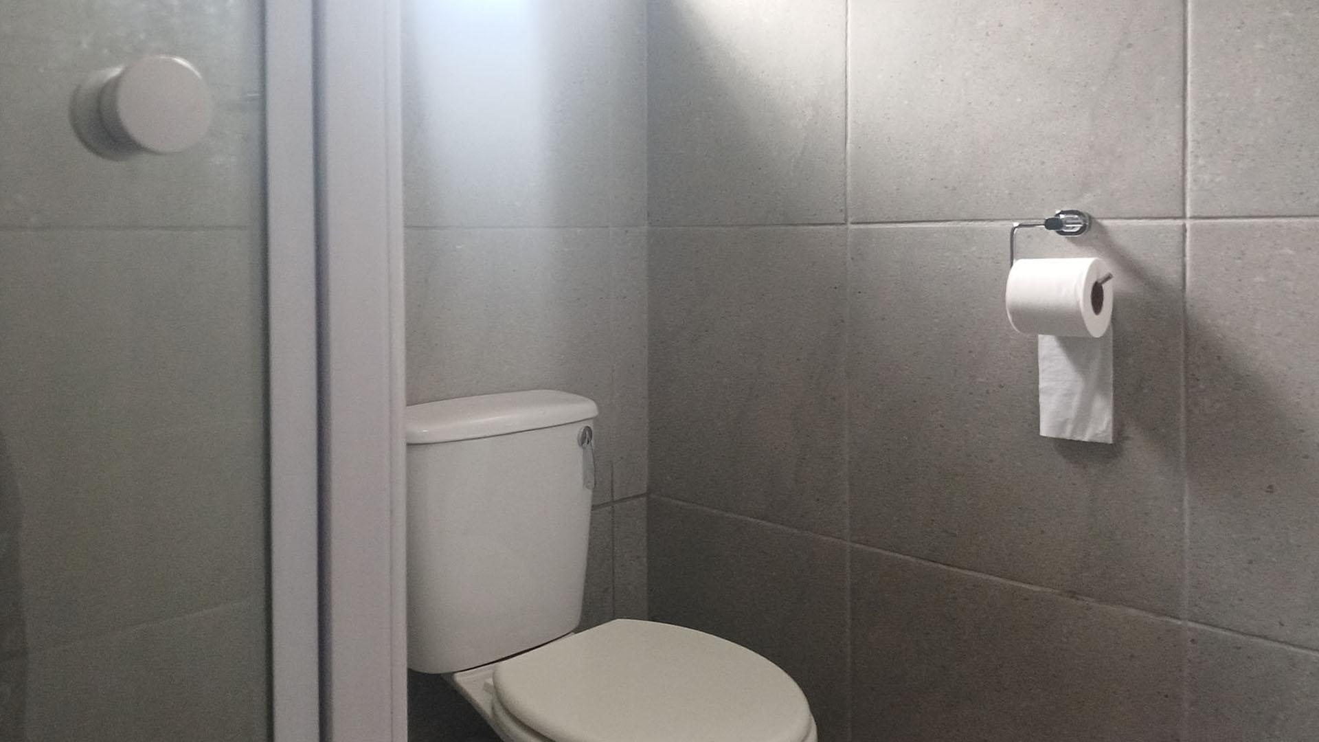 Main Bathroom - 4 square meters of property in Mindalore