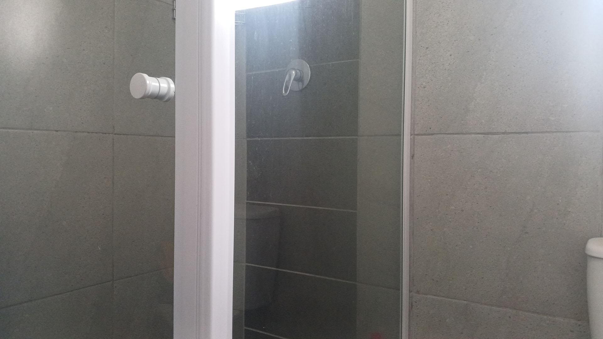 Main Bathroom - 4 square meters of property in Mindalore