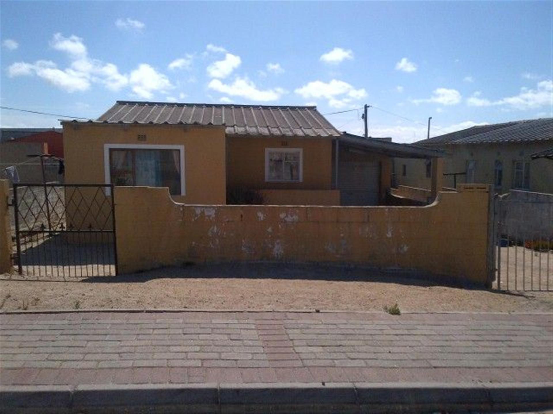 Front View of property in Saldanha