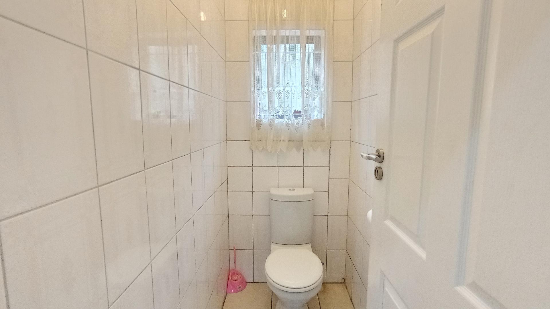 Bed Room 1 - 10 square meters of property in Stanger