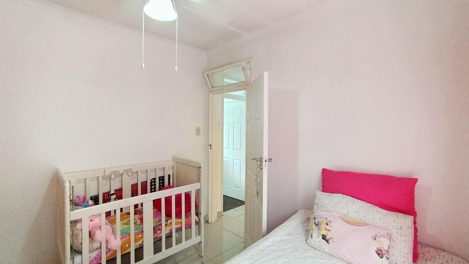 Bed Room 1 - 10 square meters of property in Stanger