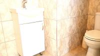 Main Bathroom of property in Pearly Beach