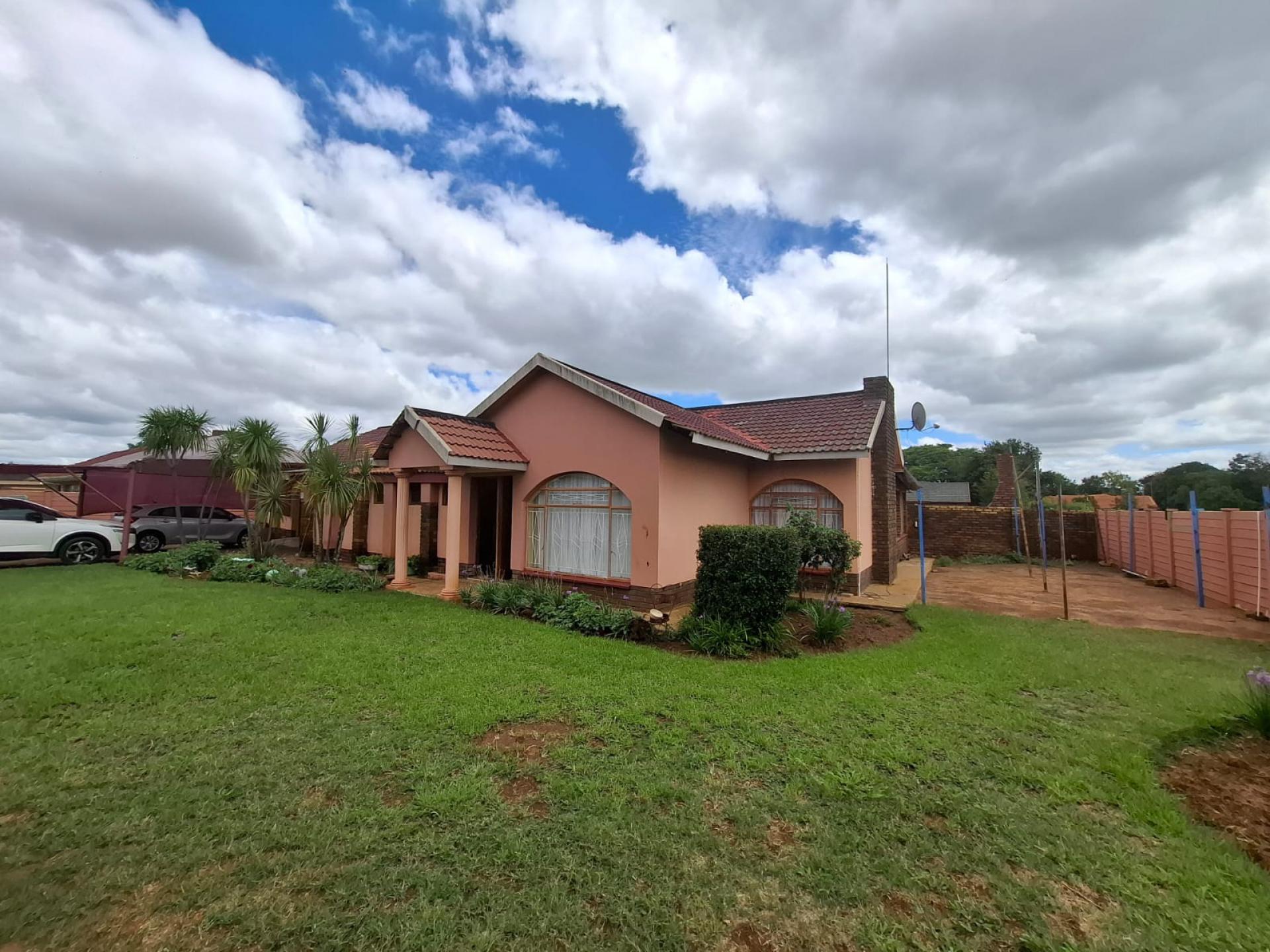 Front View of property in Meiringspark