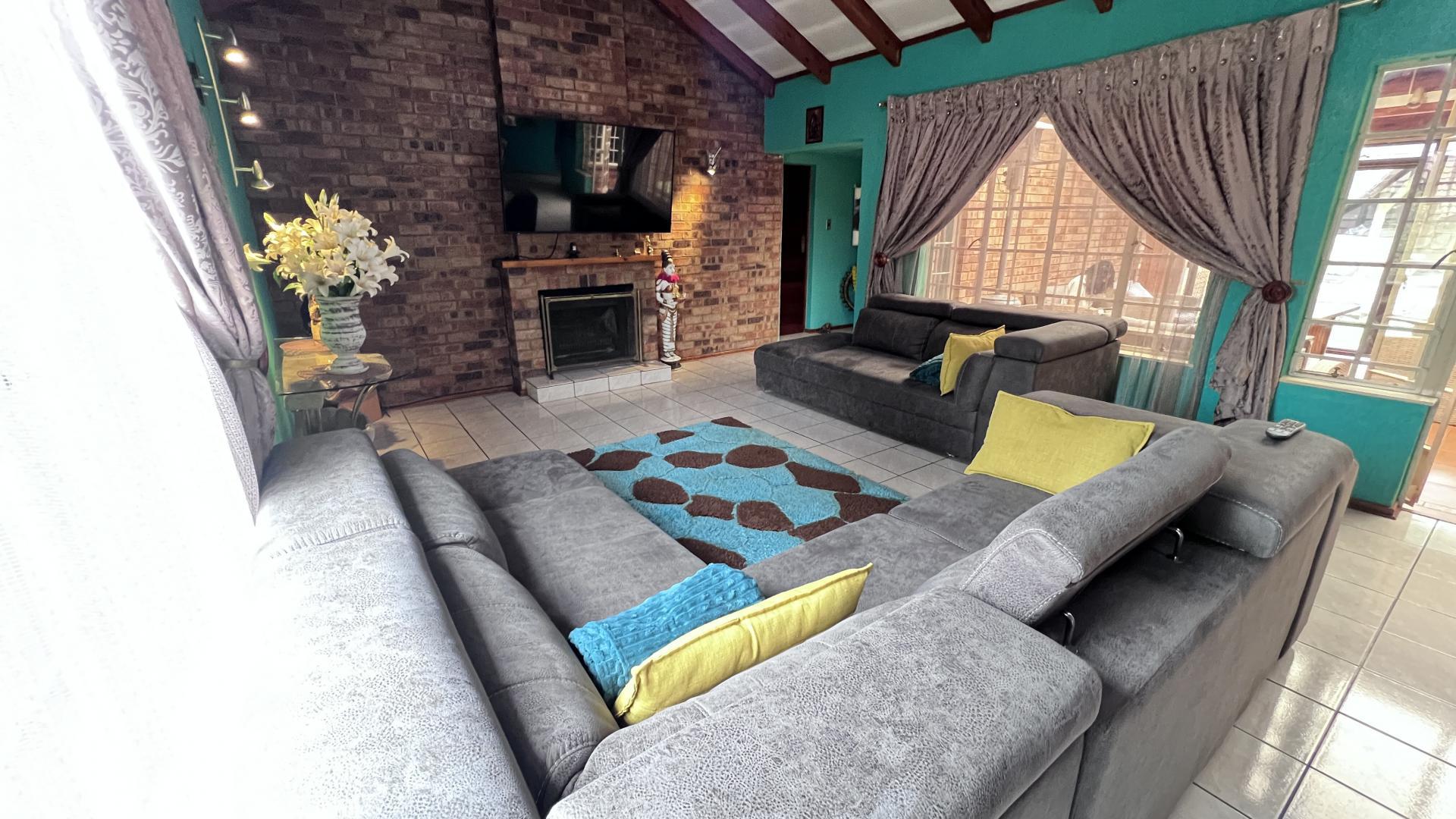 Lounges of property in Alan Manor