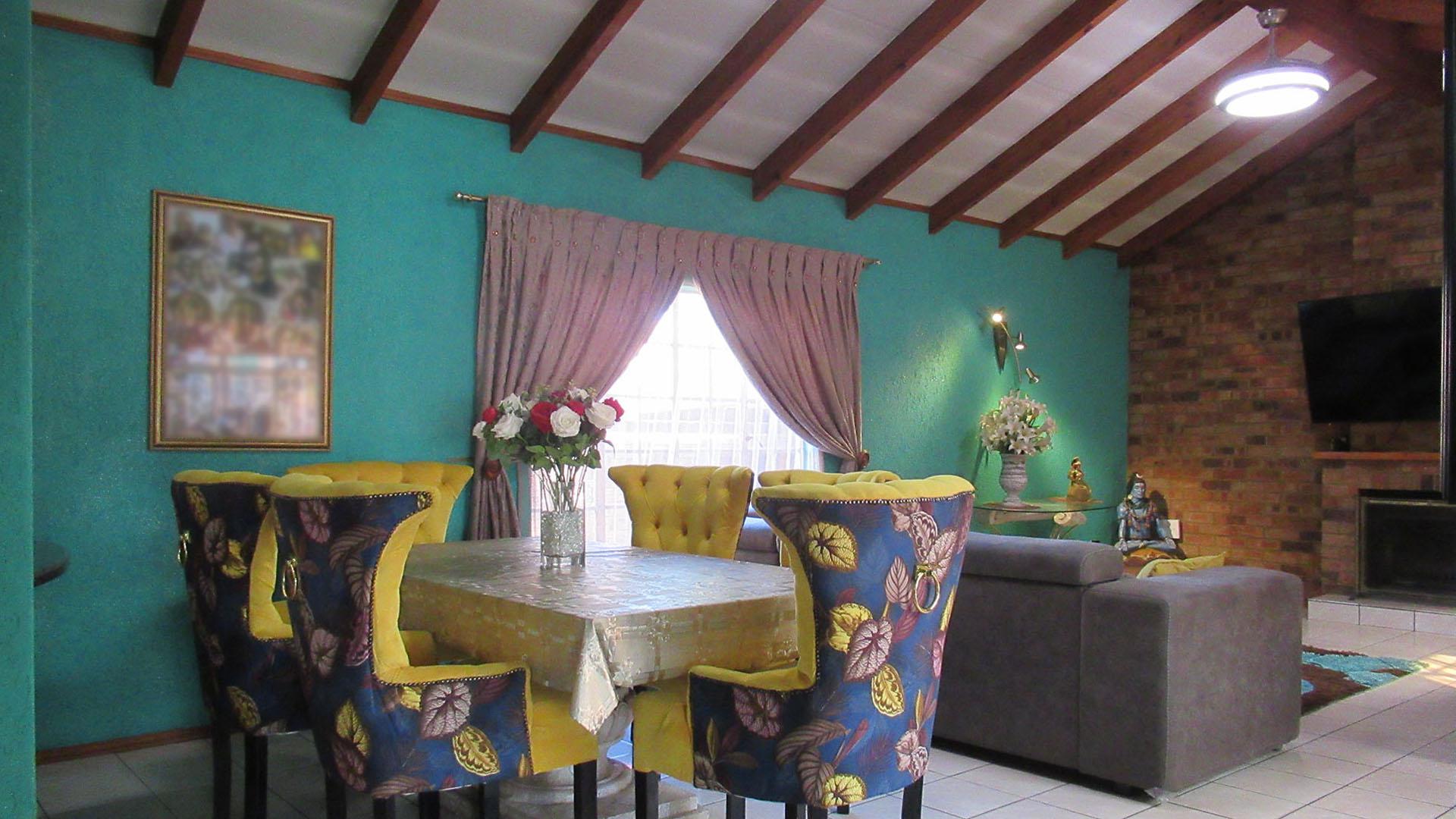 Dining Room - 15 square meters of property in Alan Manor