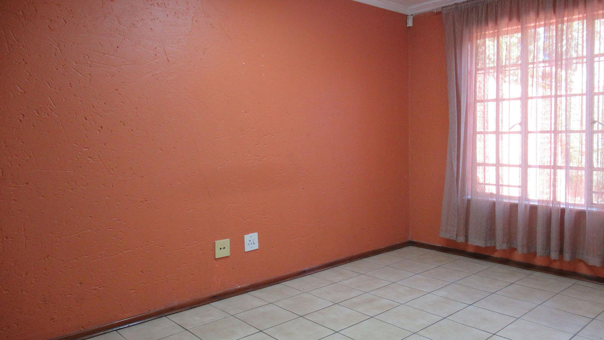 Lounges - 37 square meters of property in Alan Manor