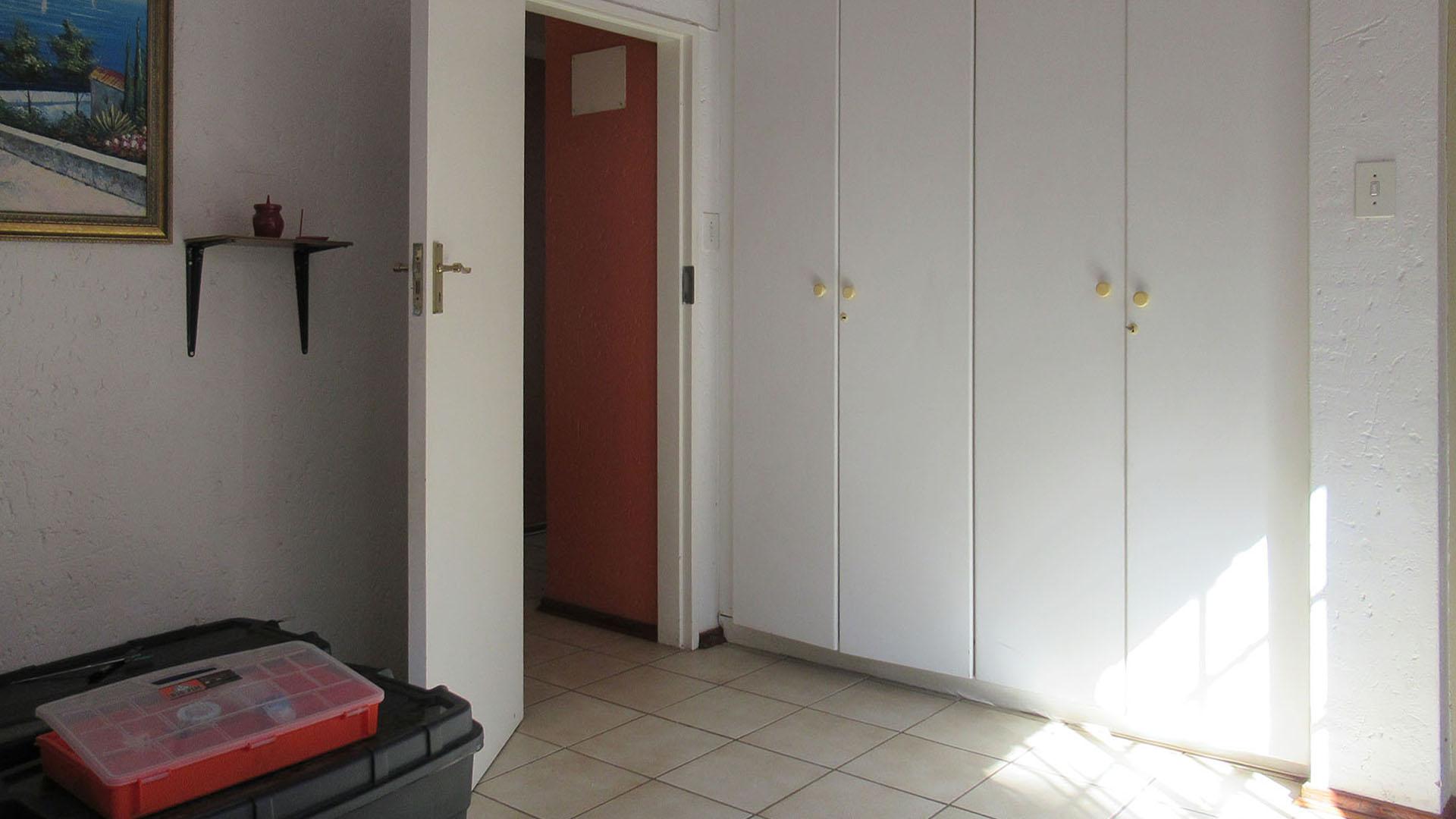 Bed Room 3 - 14 square meters of property in Alan Manor