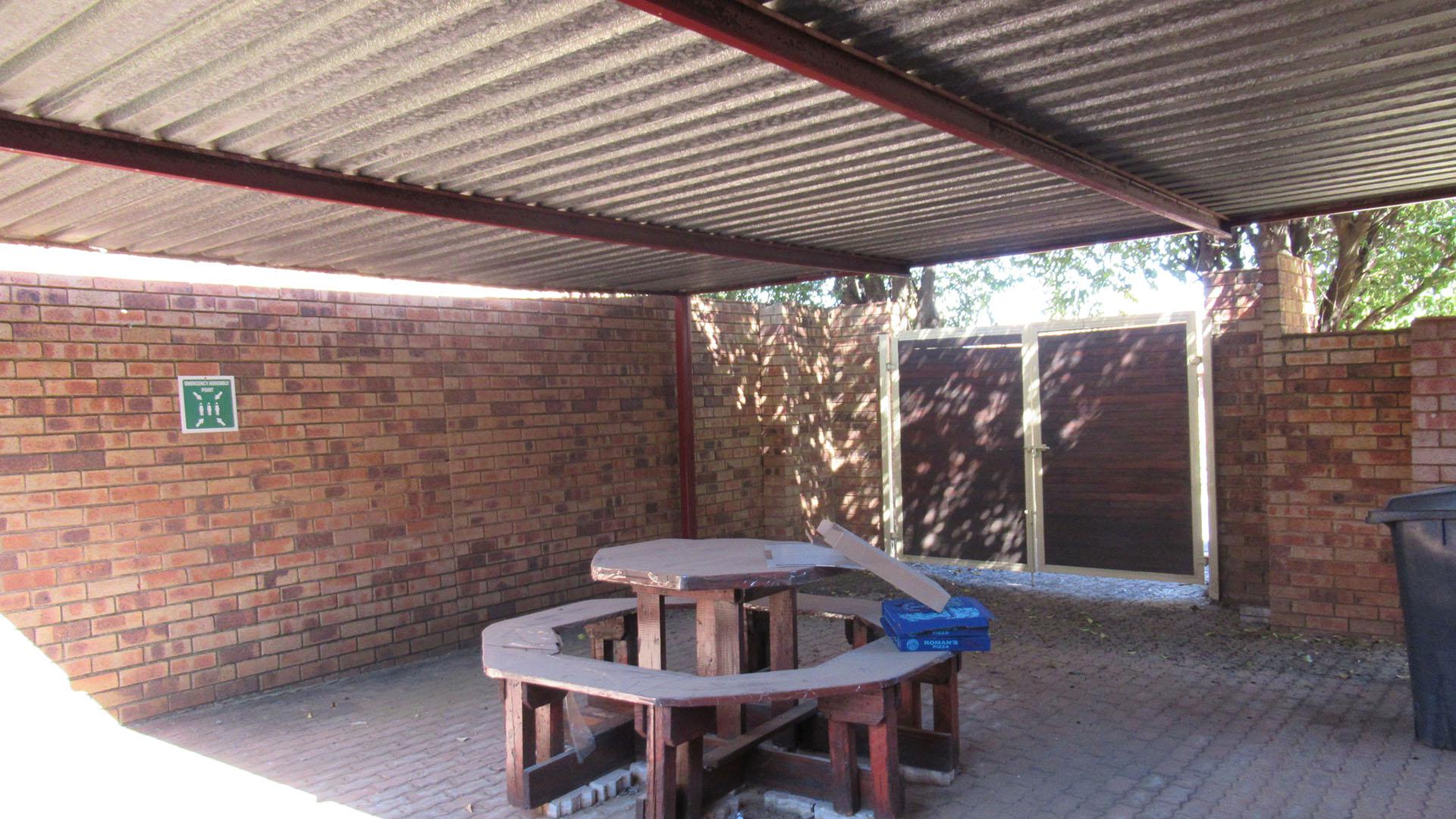 Spaces - 17 square meters of property in Alan Manor