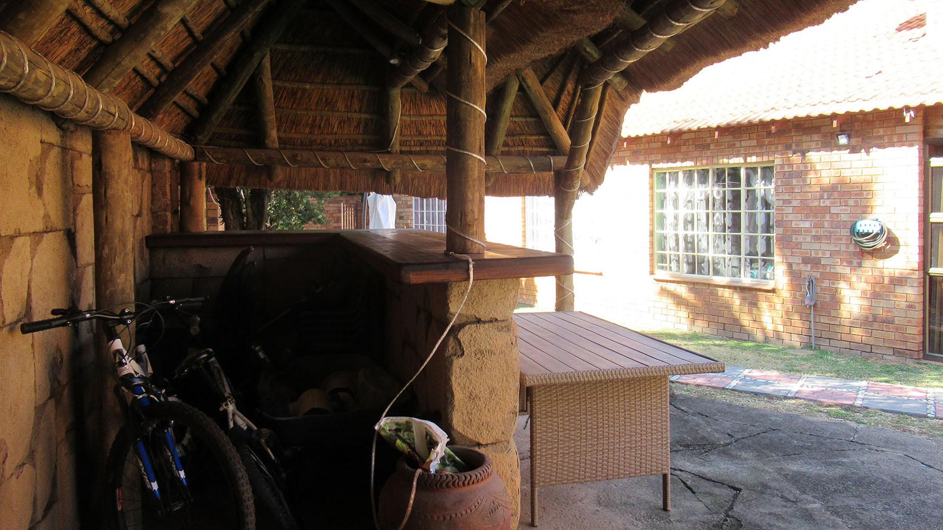 Entertainment of property in Alan Manor