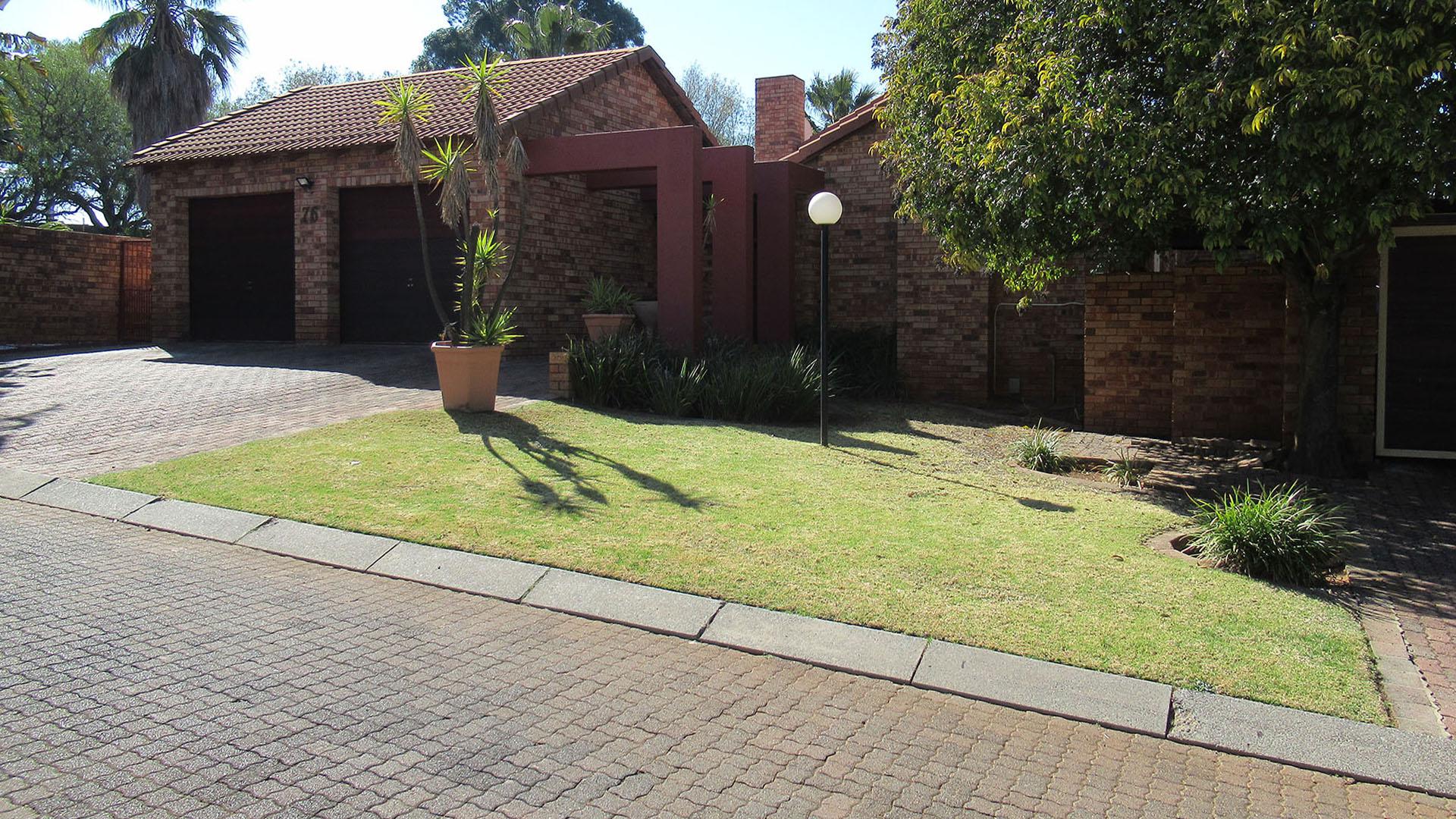 Front View of property in Alan Manor