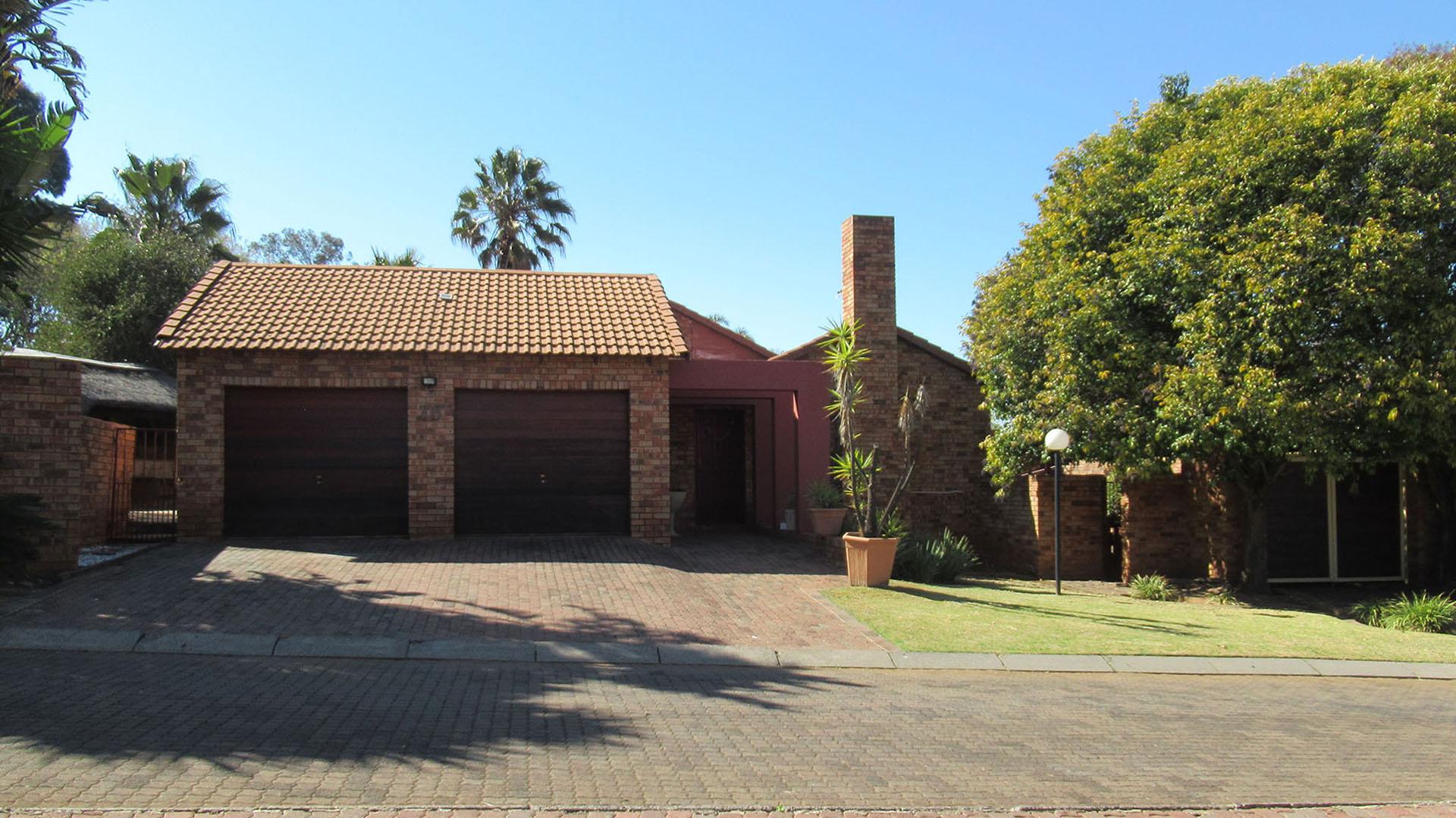 Front View of property in Alan Manor