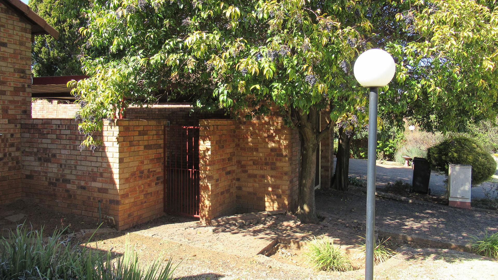 Front View of property in Alan Manor