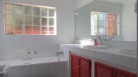 Main Bathroom - 11 square meters of property in Alan Manor