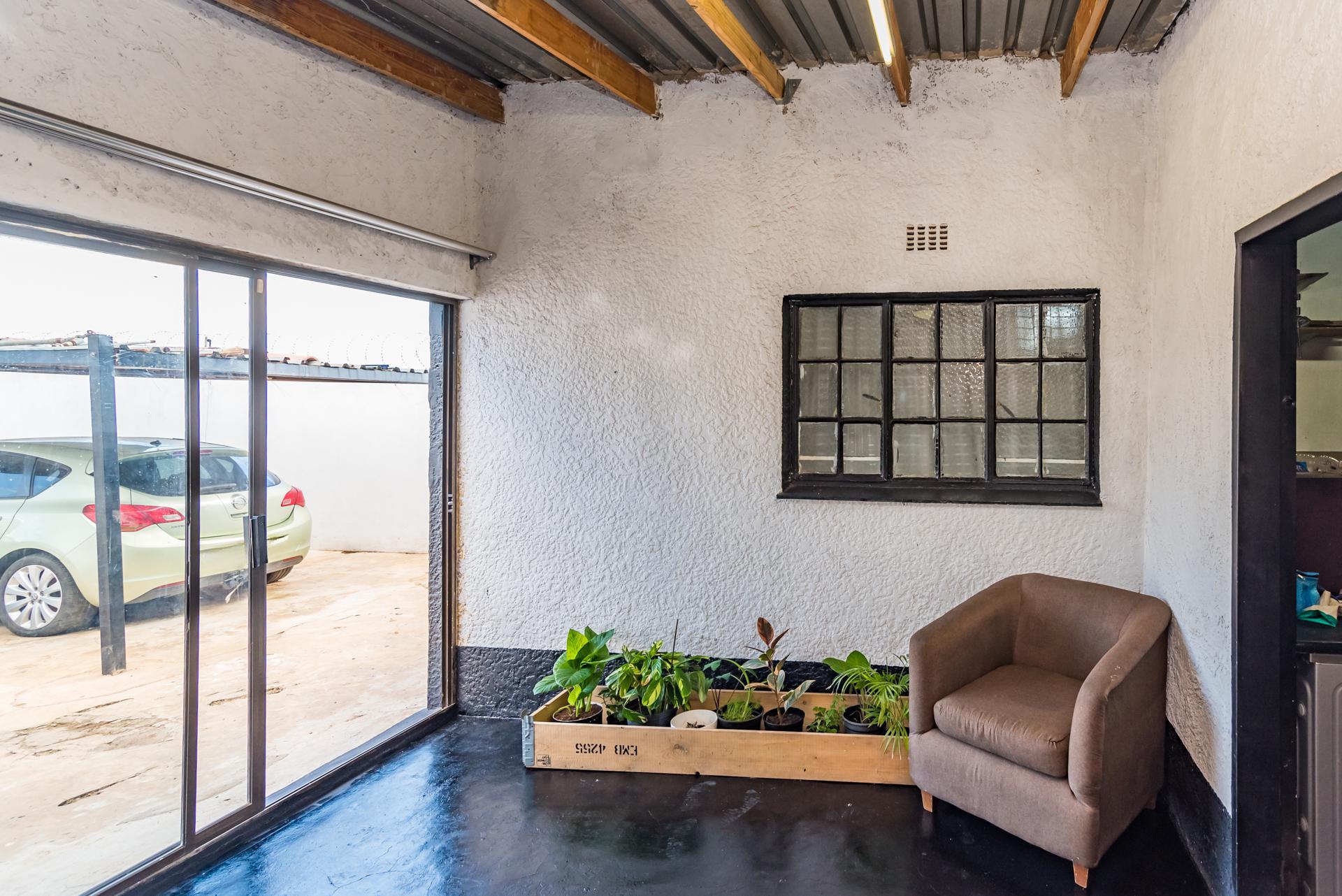 Patio - 4 square meters of property in Witpoortjie