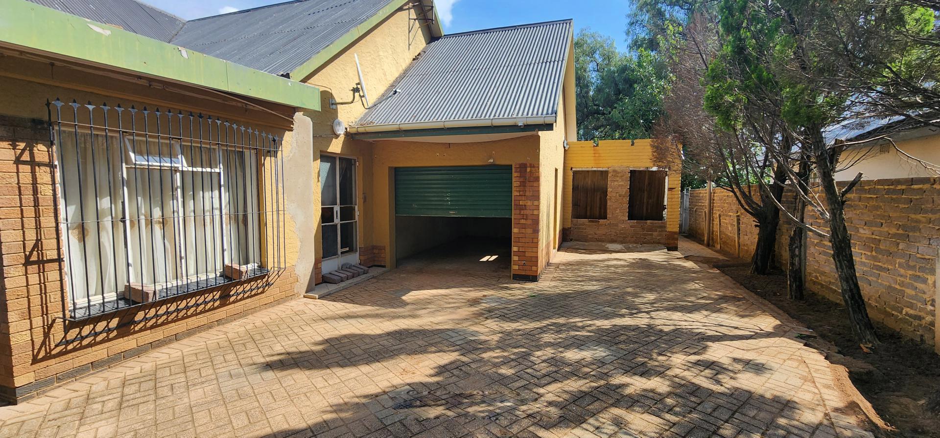 Front View of property in Meiringspark