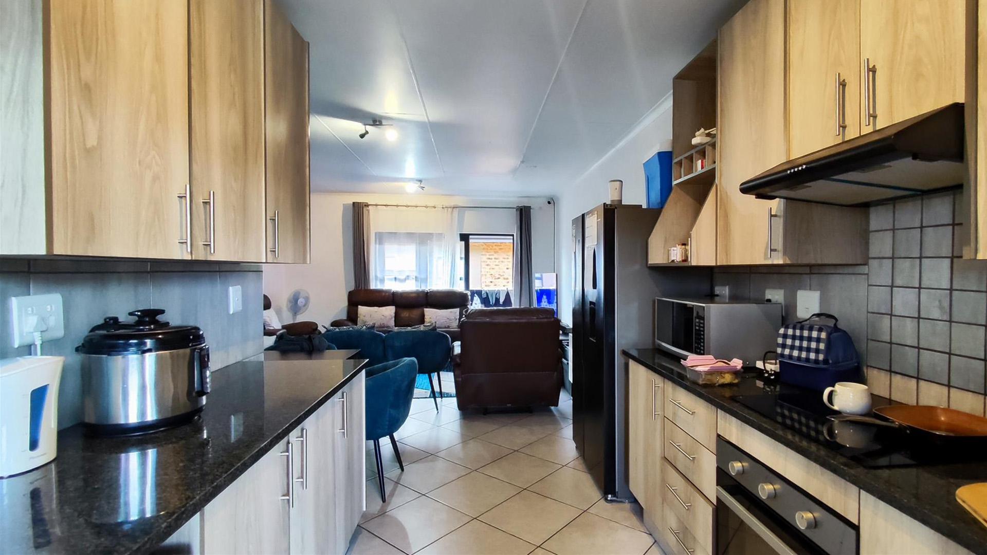Kitchen - 10 square meters of property in Ravenswood