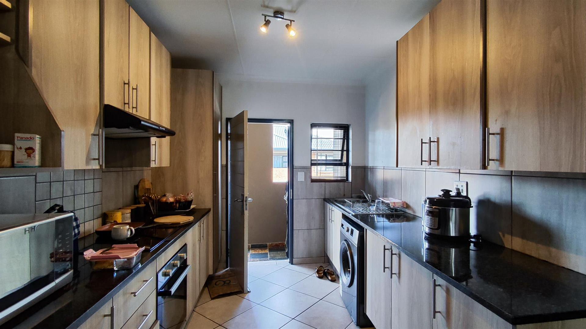 Kitchen - 10 square meters of property in Ravenswood