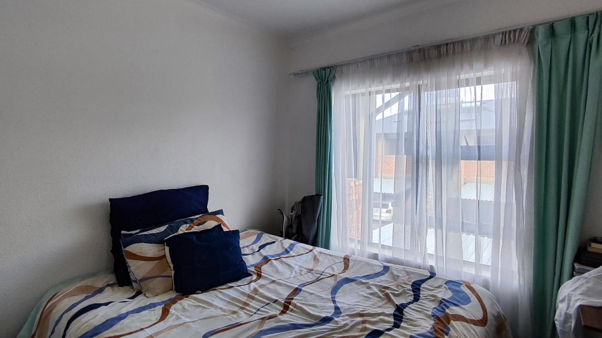 Bed Room 1 - 10 square meters of property in Ravenswood