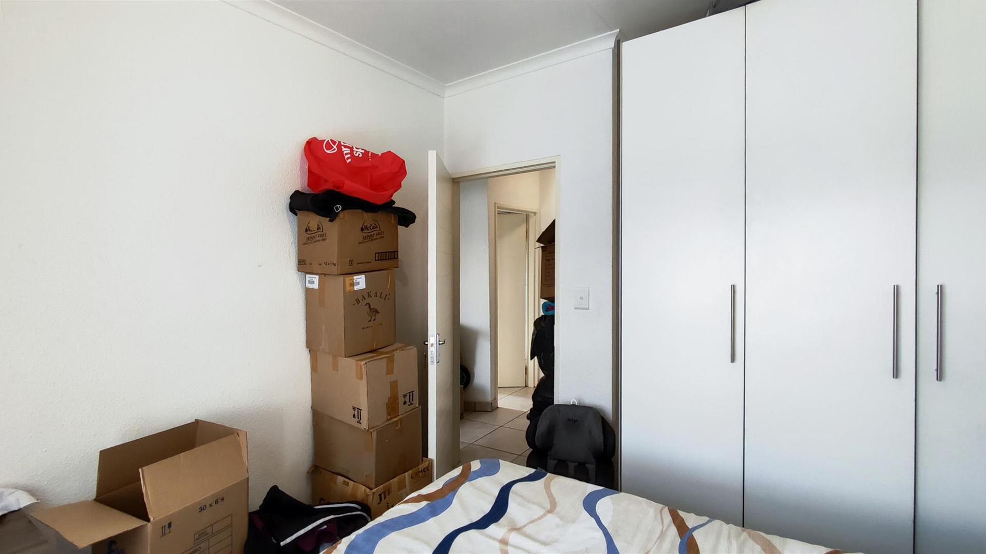 Bed Room 1 - 10 square meters of property in Ravenswood