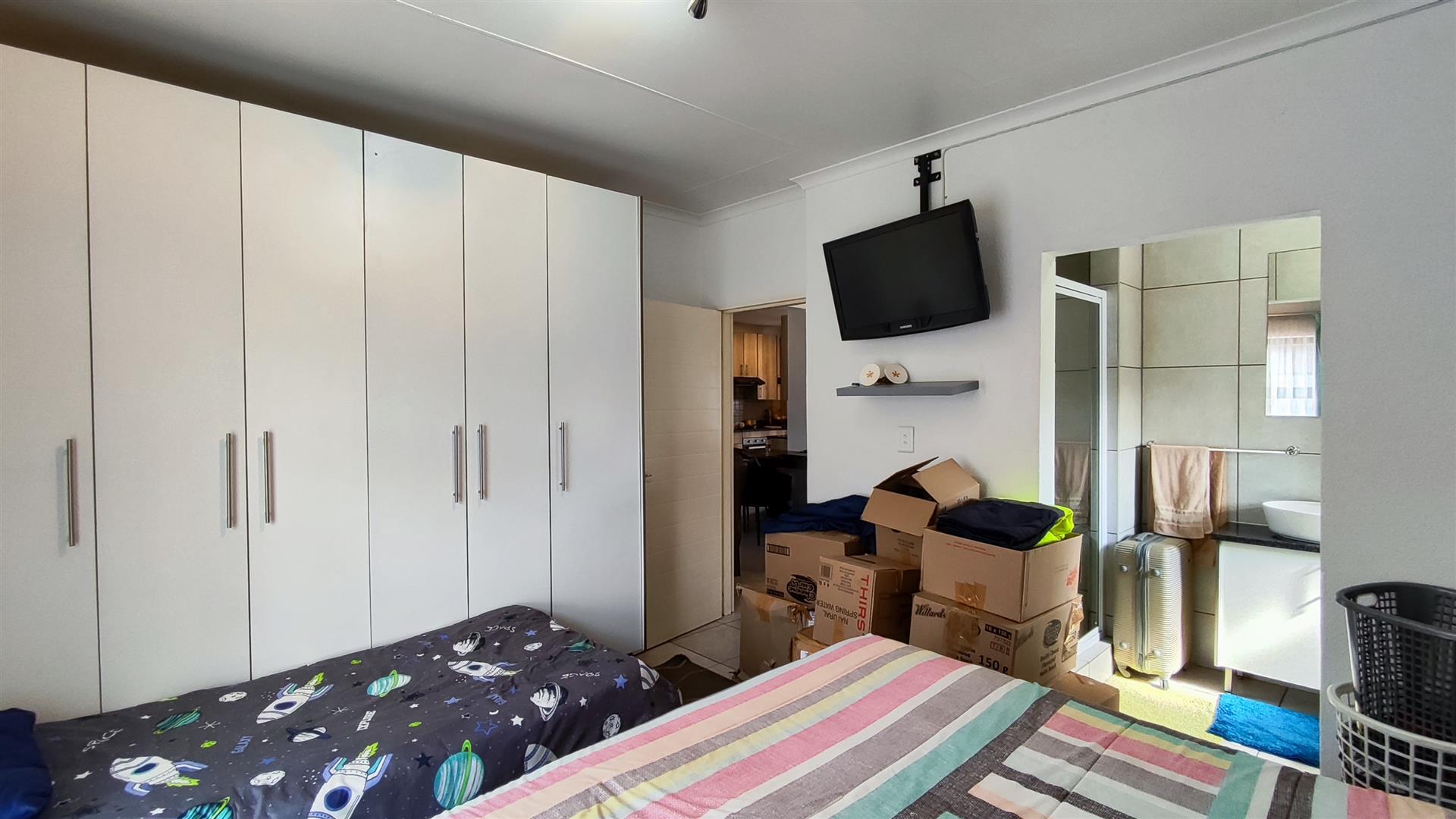 Main Bedroom - 16 square meters of property in Ravenswood