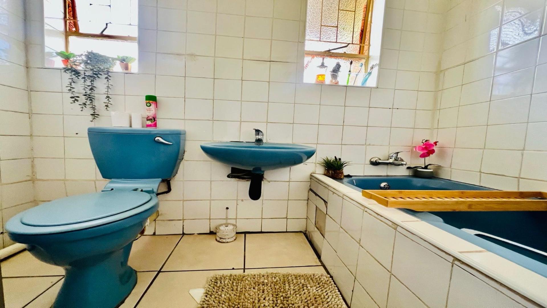 Bathroom 1 of property in Newcastle