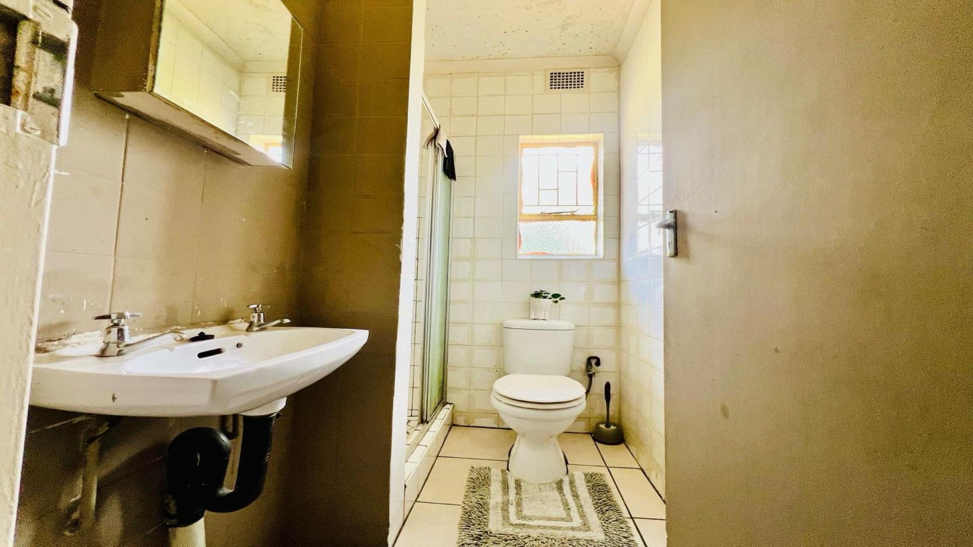 Bathroom 2 of property in Newcastle