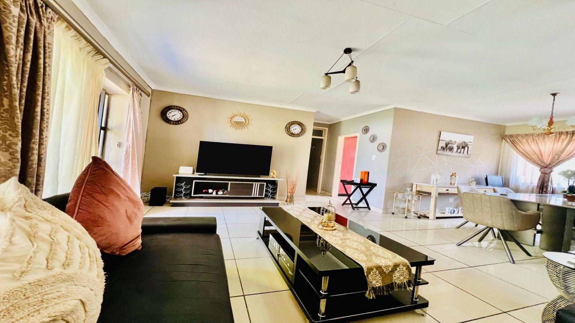 Lounges of property in Newcastle