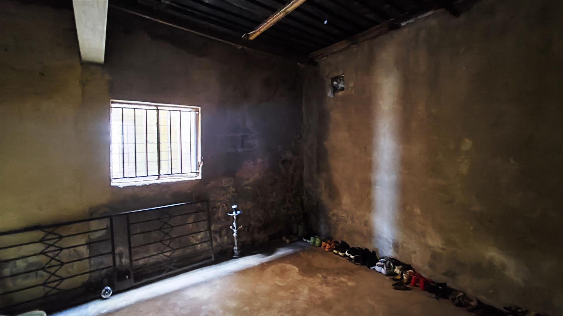 Bed Room 2 - 17 square meters of property in Vosloorus