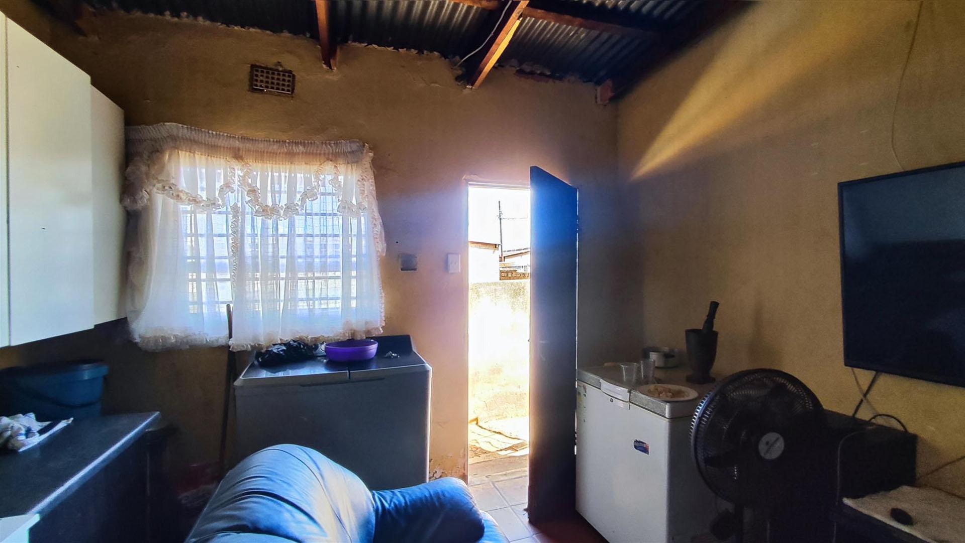 Rooms - 62 square meters of property in Vosloorus