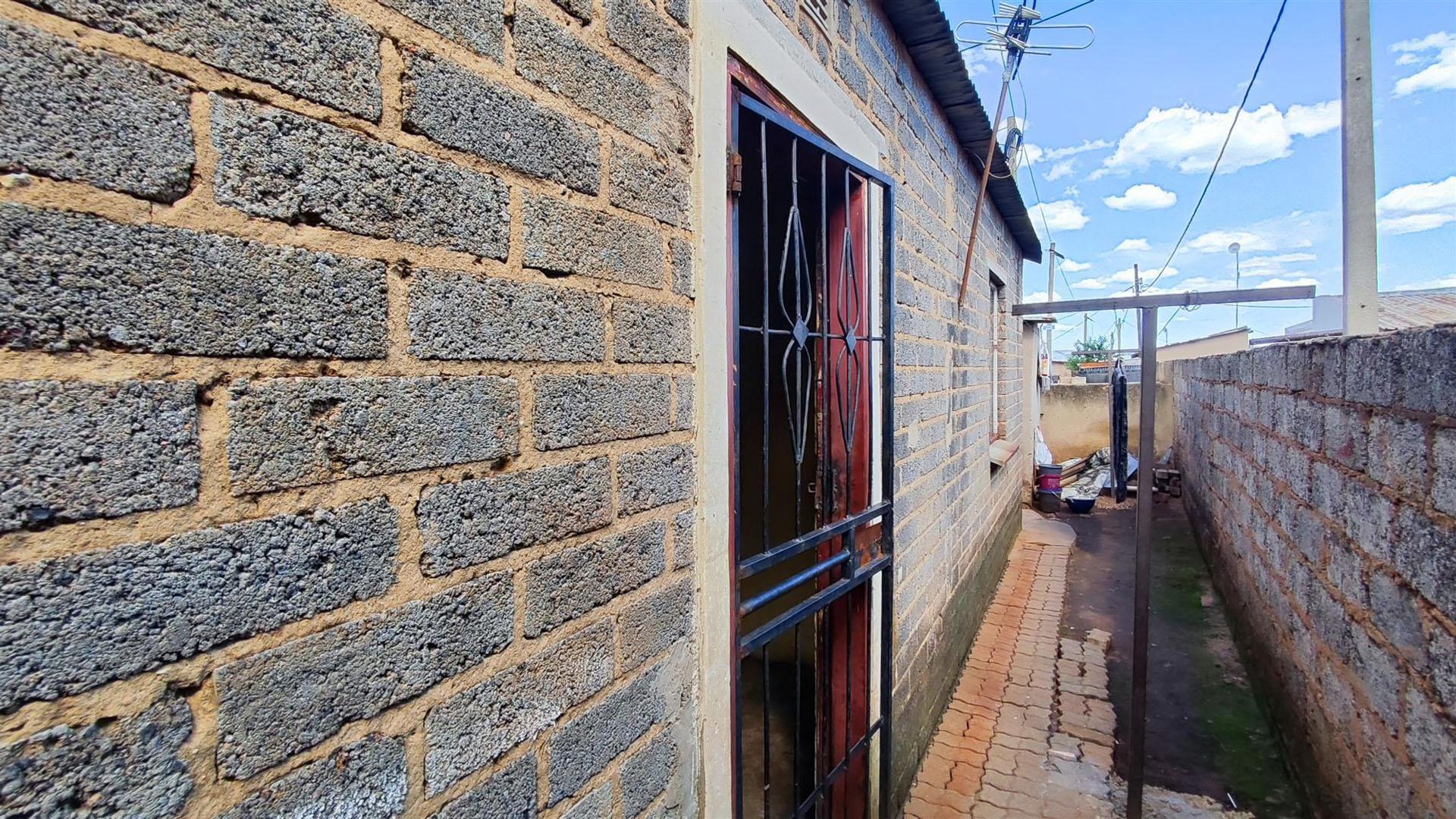 Backyard of property in Vosloorus