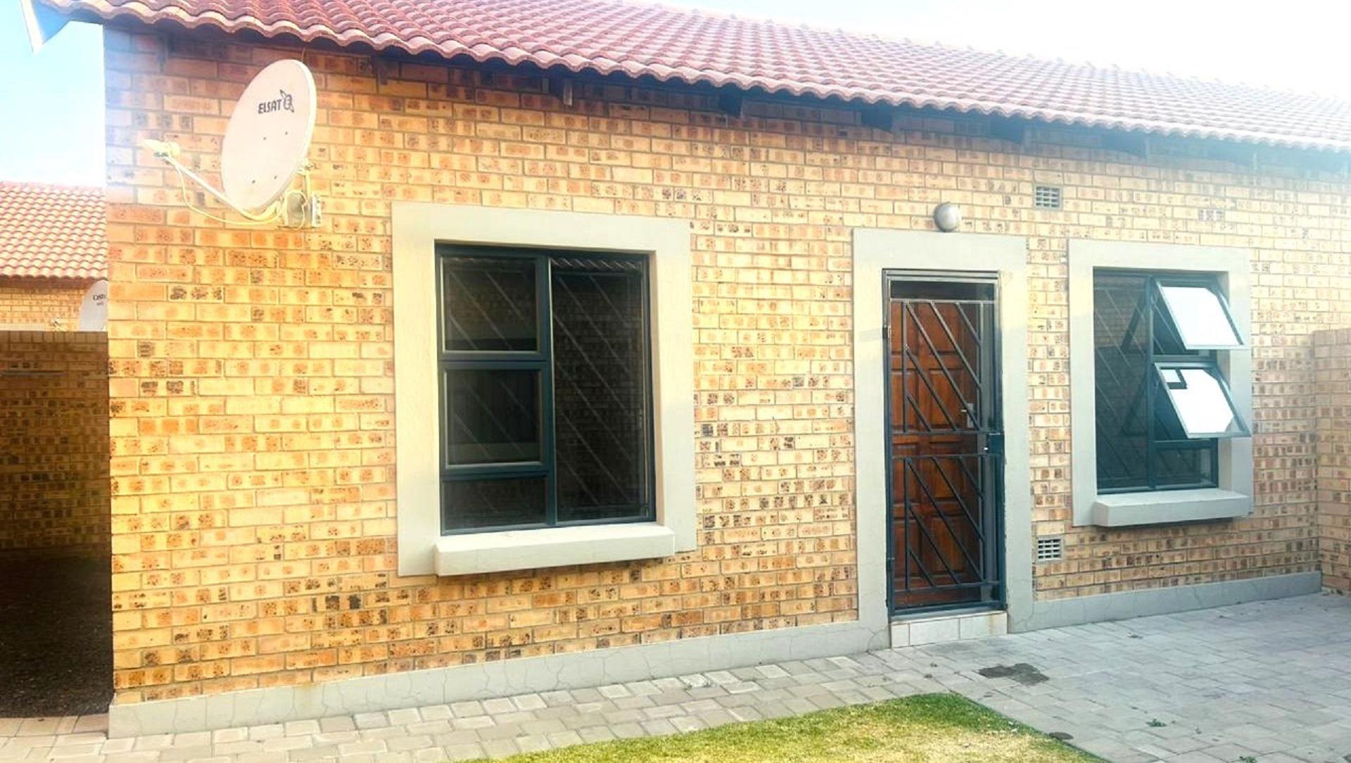 Front View of property in Terra Nova