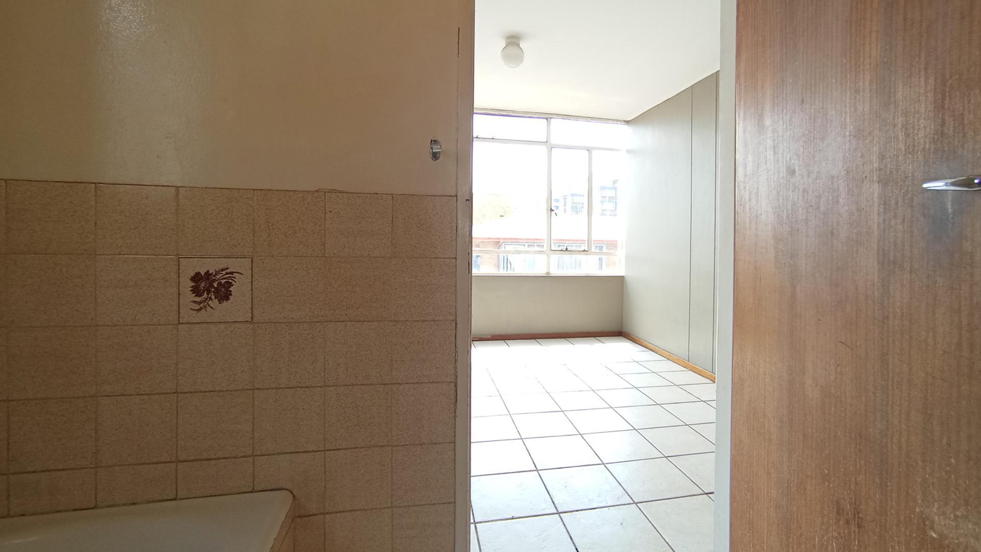 Main Bathroom - 4 square meters of property in Sunnyside