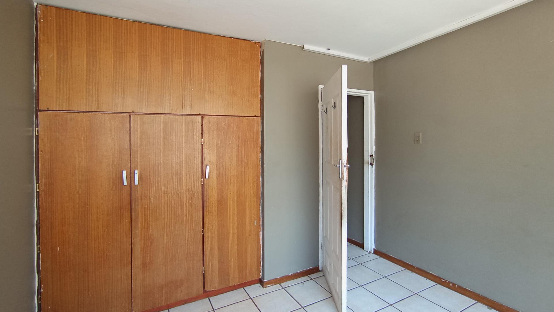 Bed Room 1 - 12 square meters of property in Sunnyside