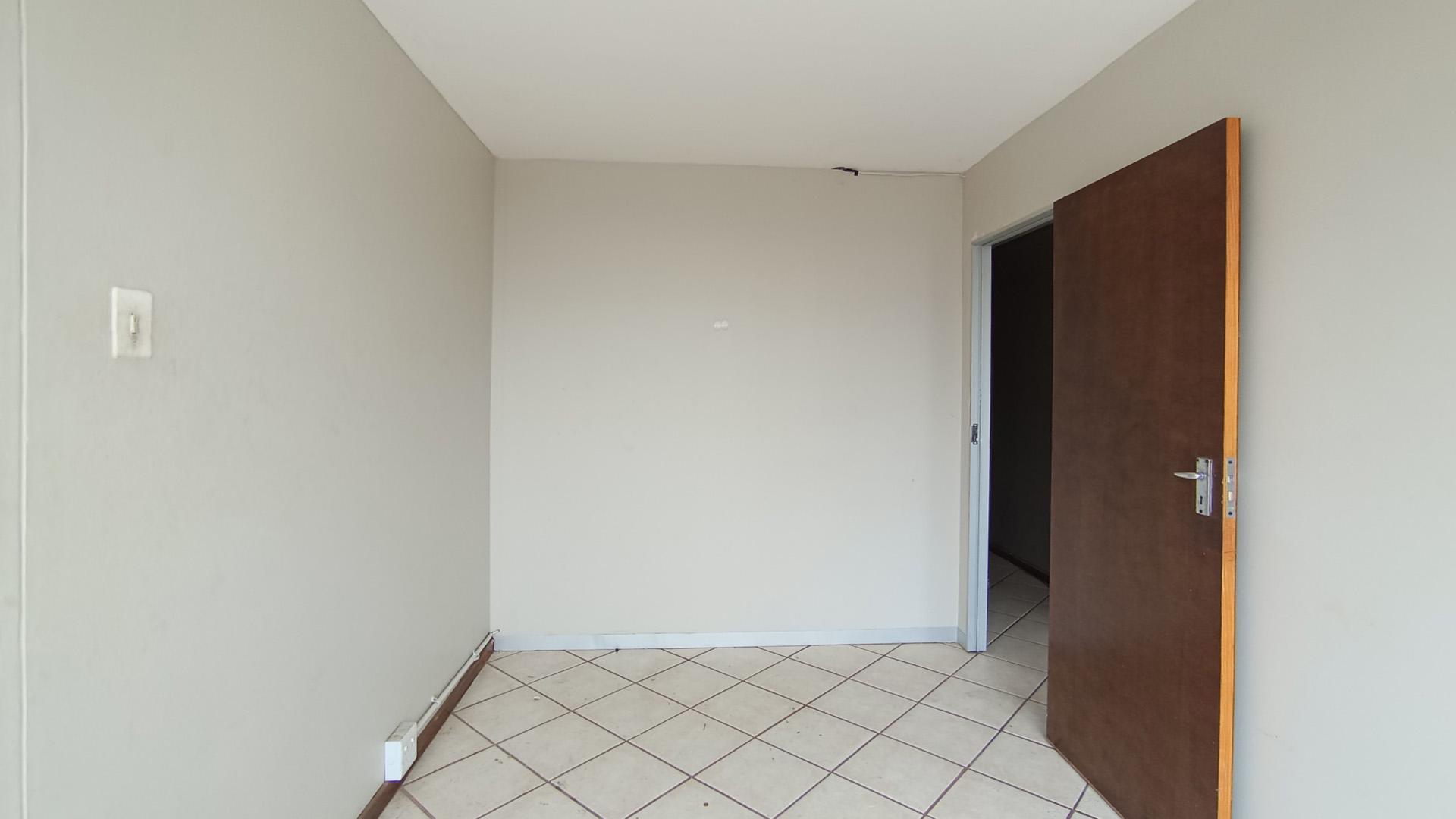 Bed Room 4 - 11 square meters of property in Sunnyside