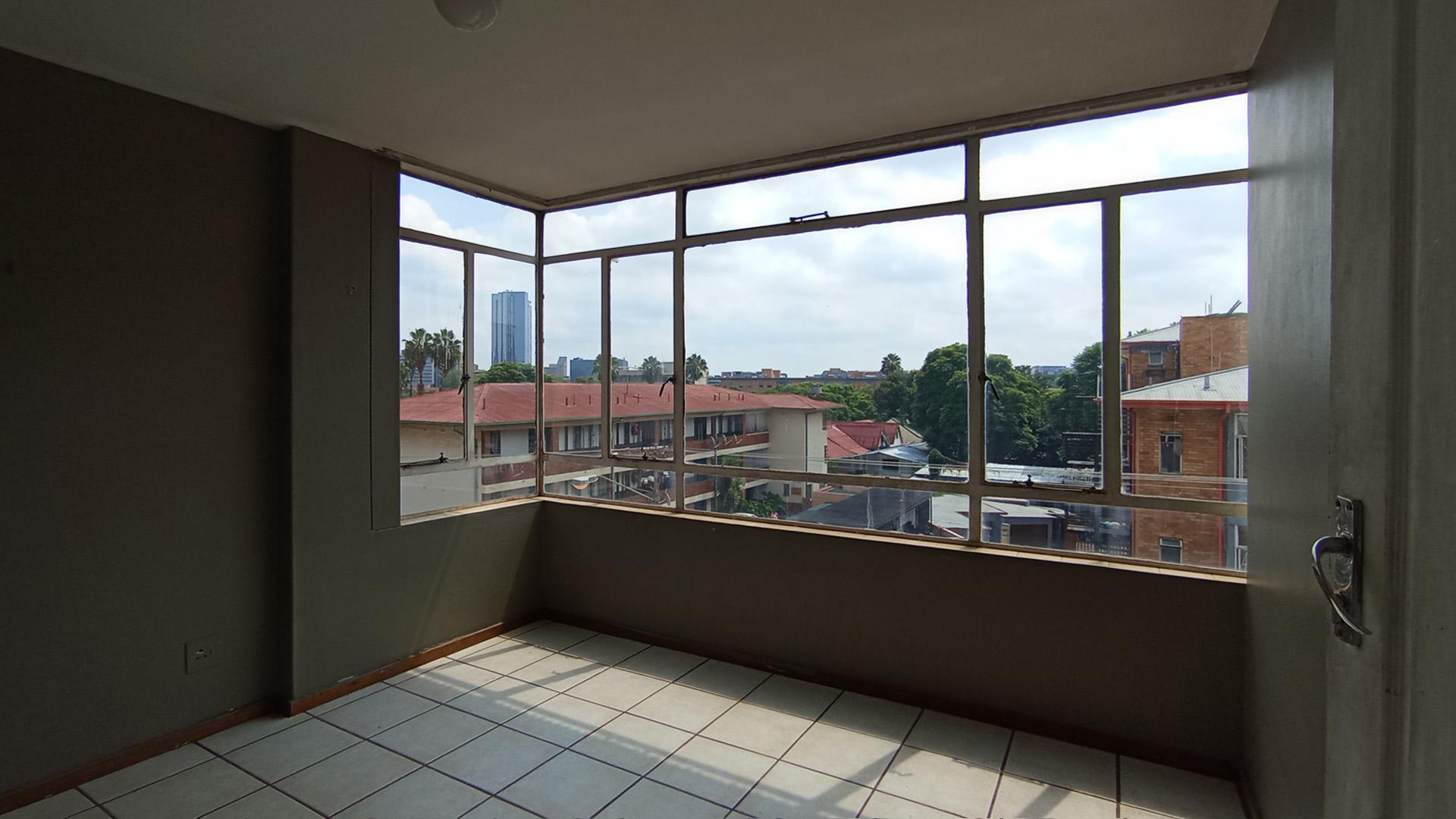 Main Bedroom - 18 square meters of property in Sunnyside