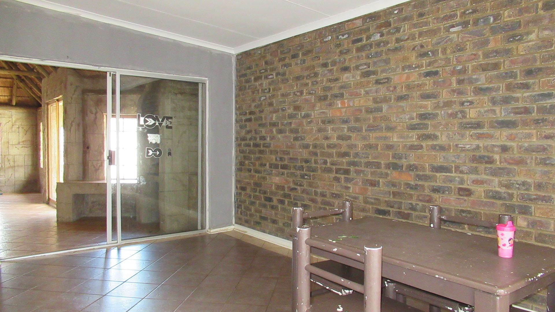 Dining Room - 37 square meters of property in Greenhills