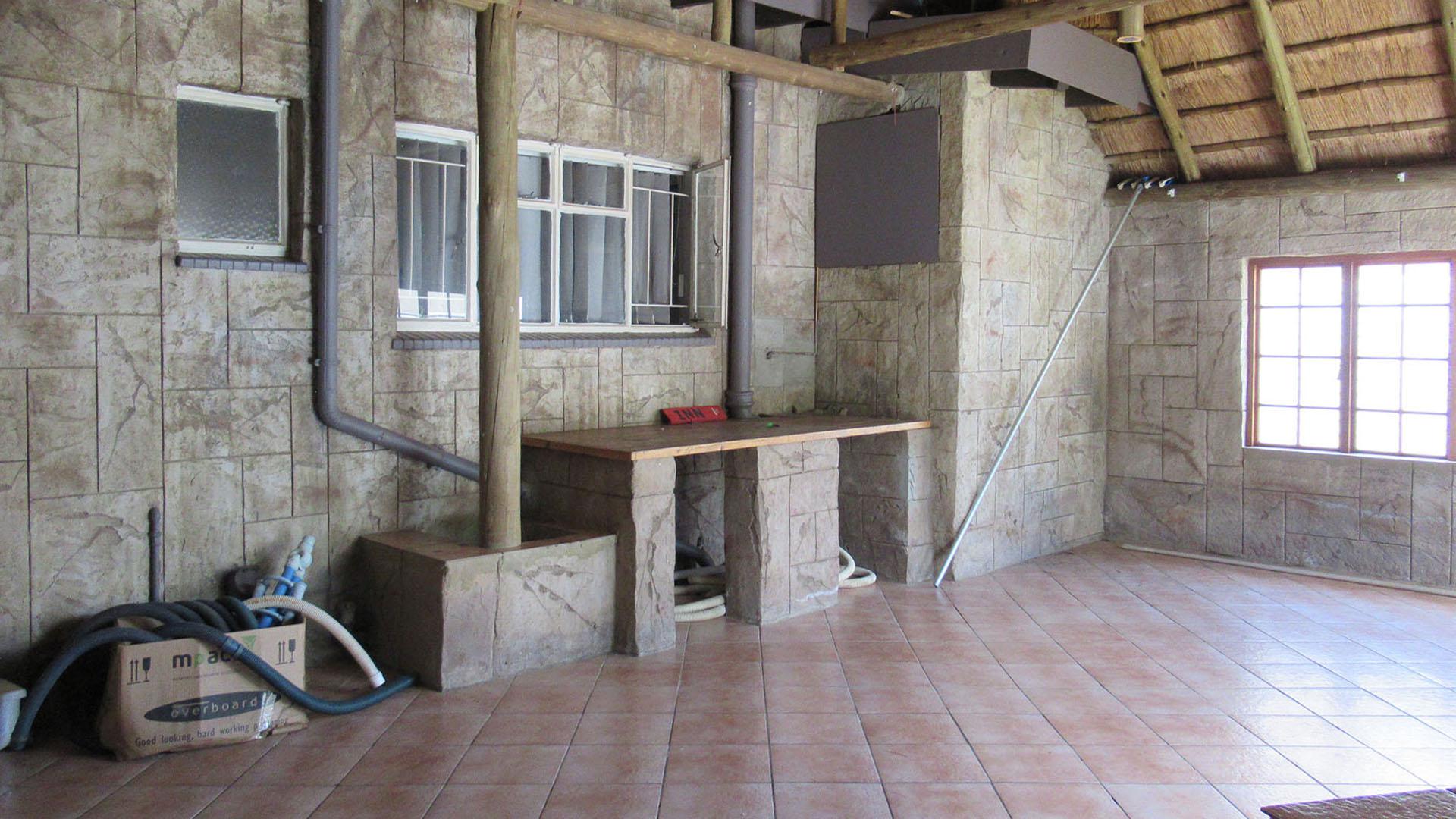 Entertainment - 49 square meters of property in Greenhills