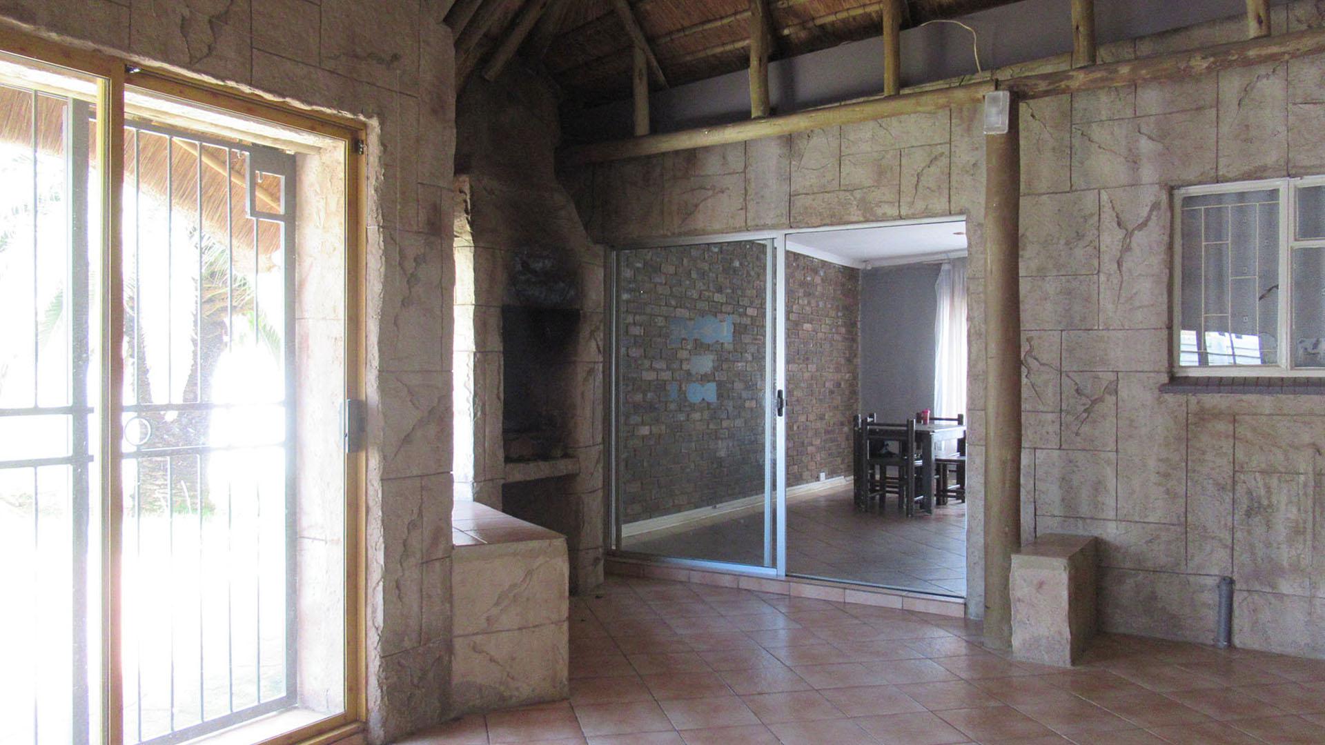 Entertainment - 49 square meters of property in Greenhills