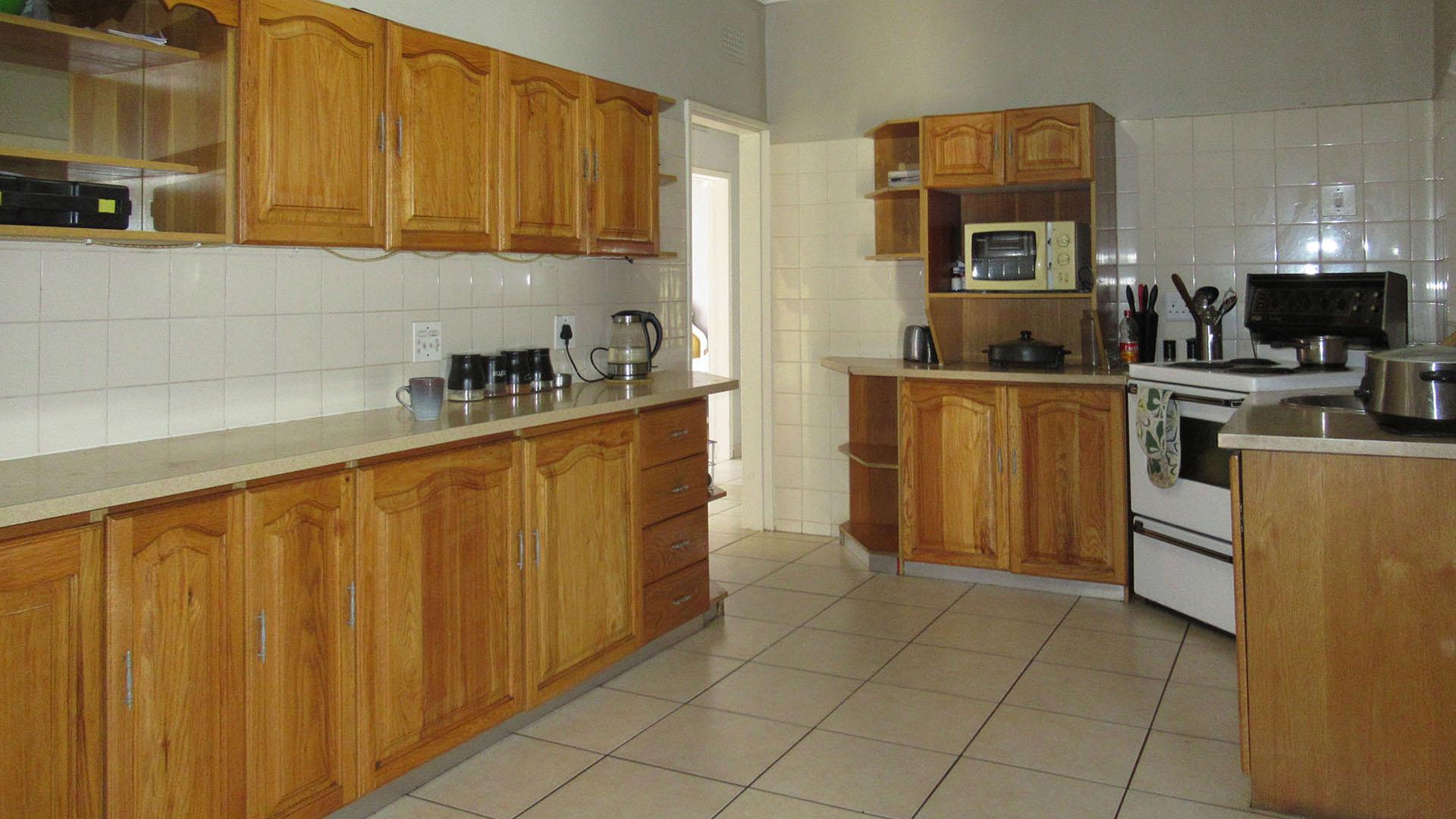 Kitchen - 18 square meters of property in Greenhills