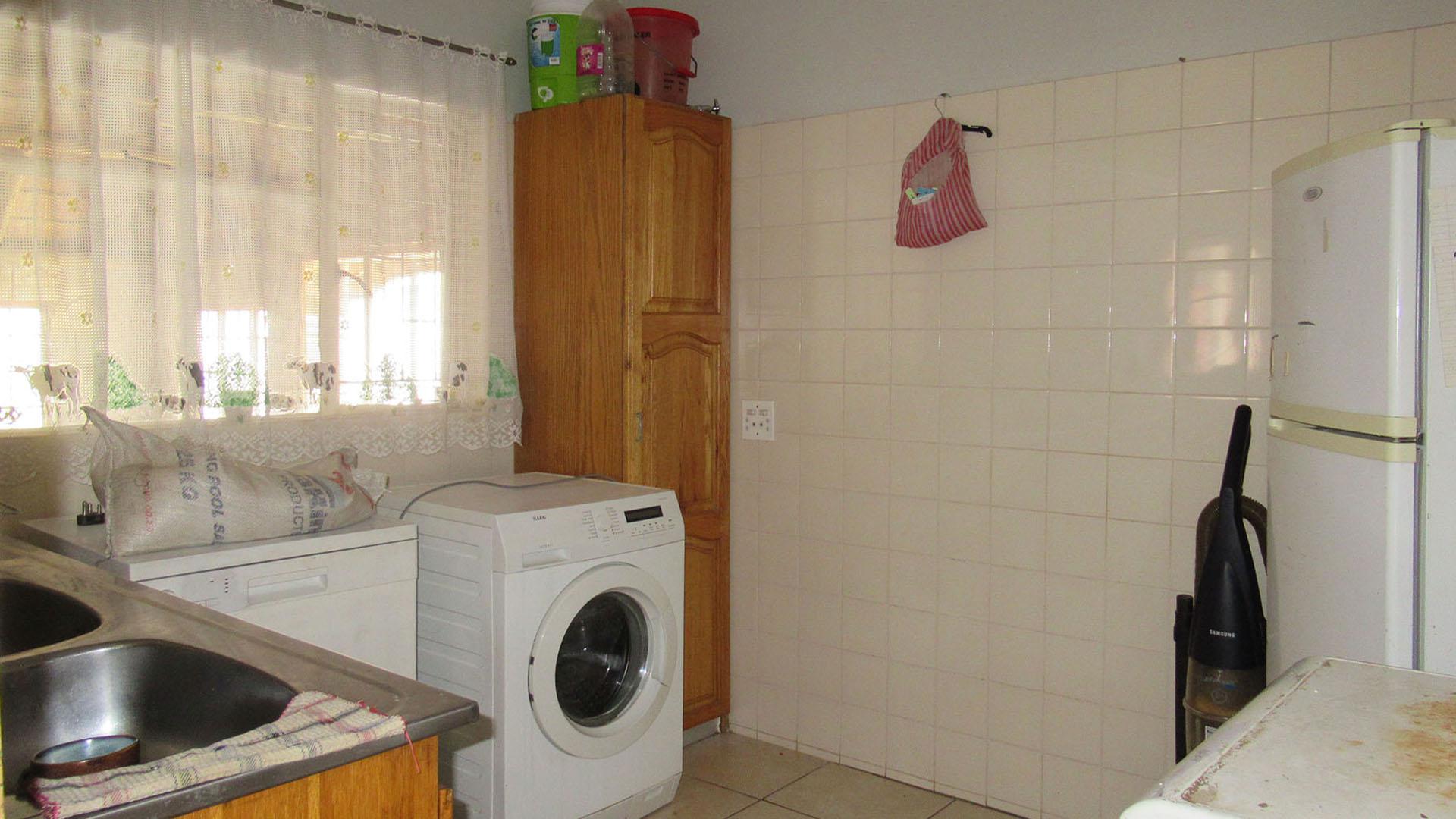 Scullery - 10 square meters of property in Greenhills