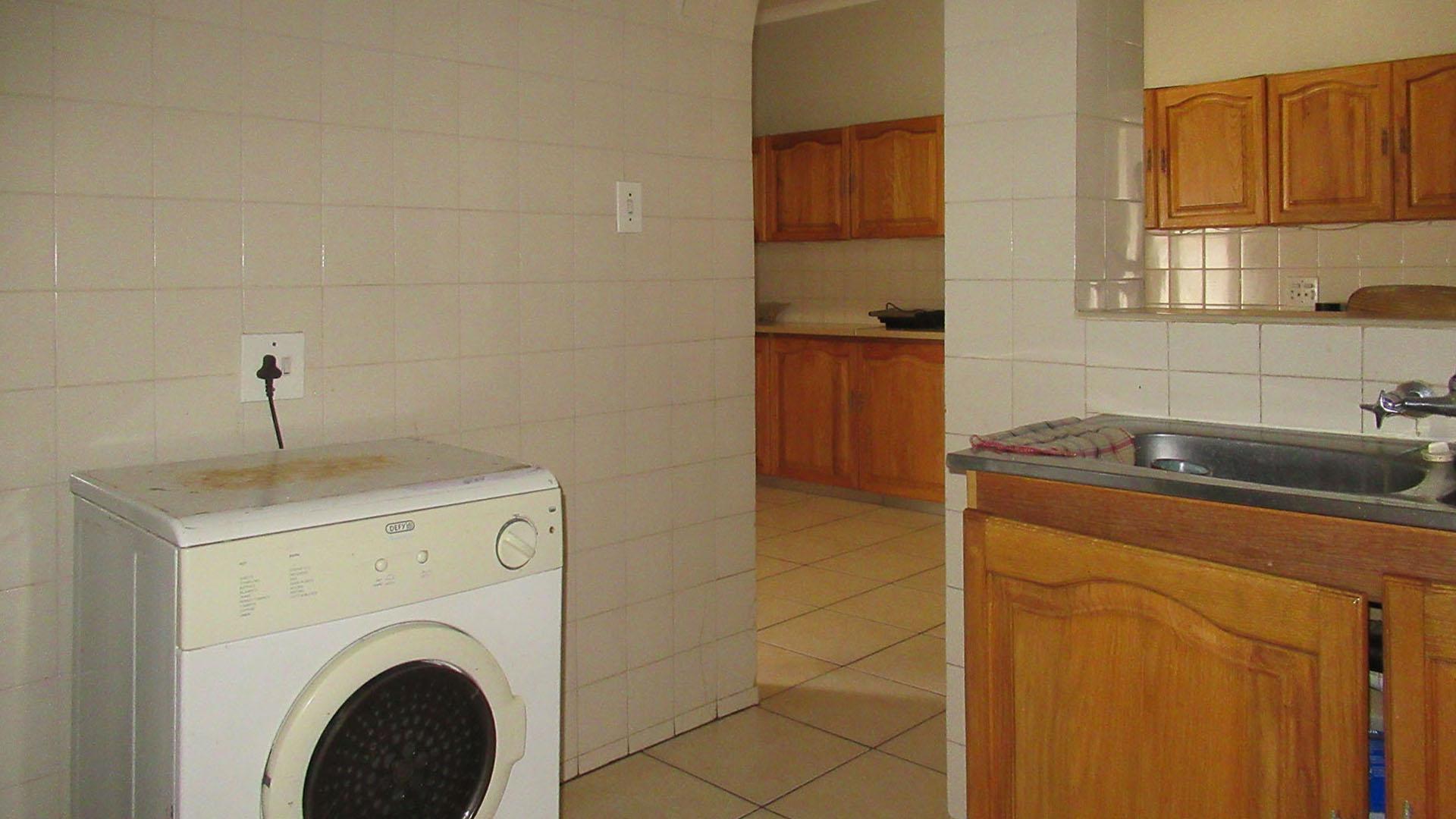 Scullery - 10 square meters of property in Greenhills