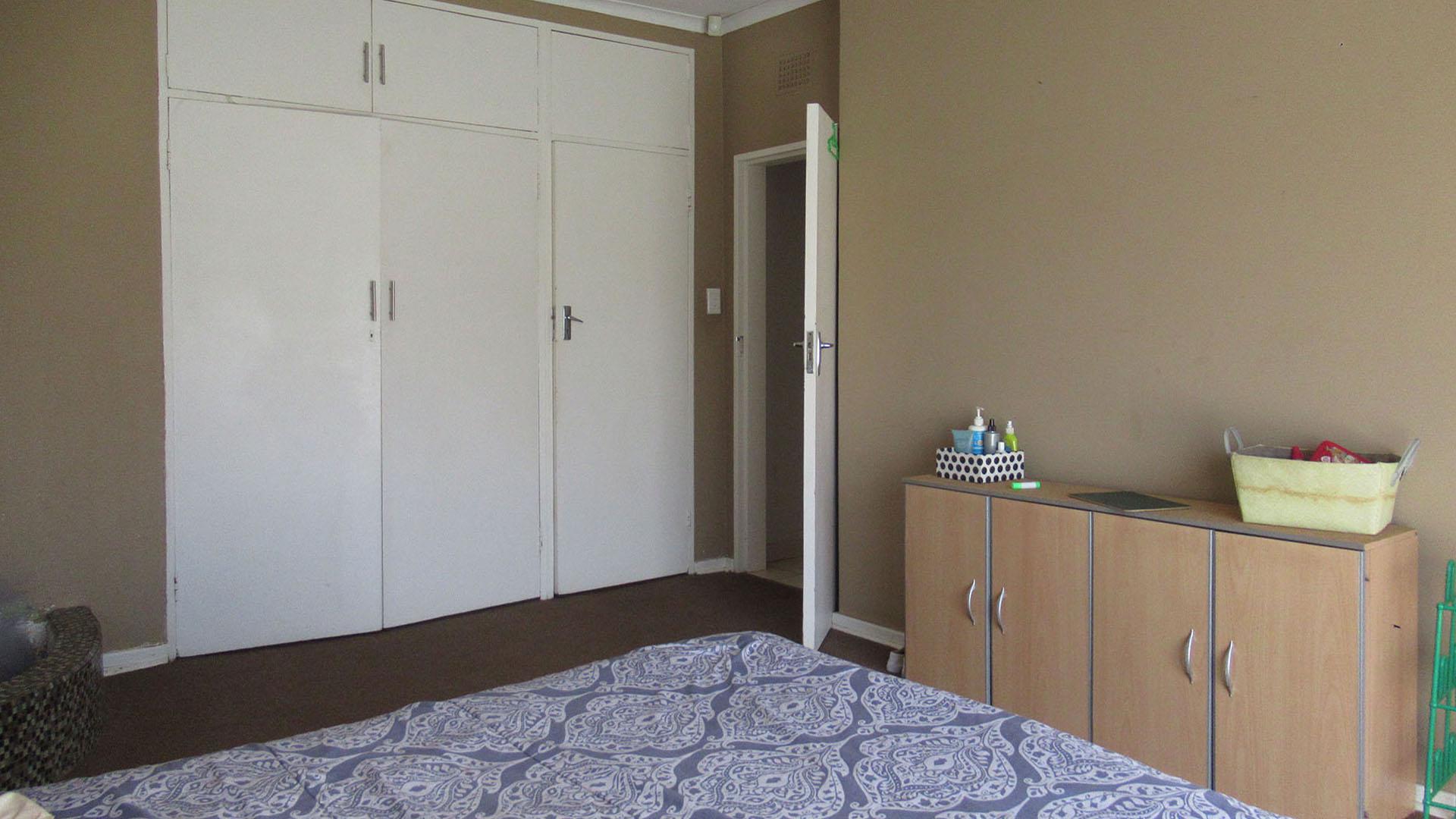 Main Bedroom - 30 square meters of property in Greenhills