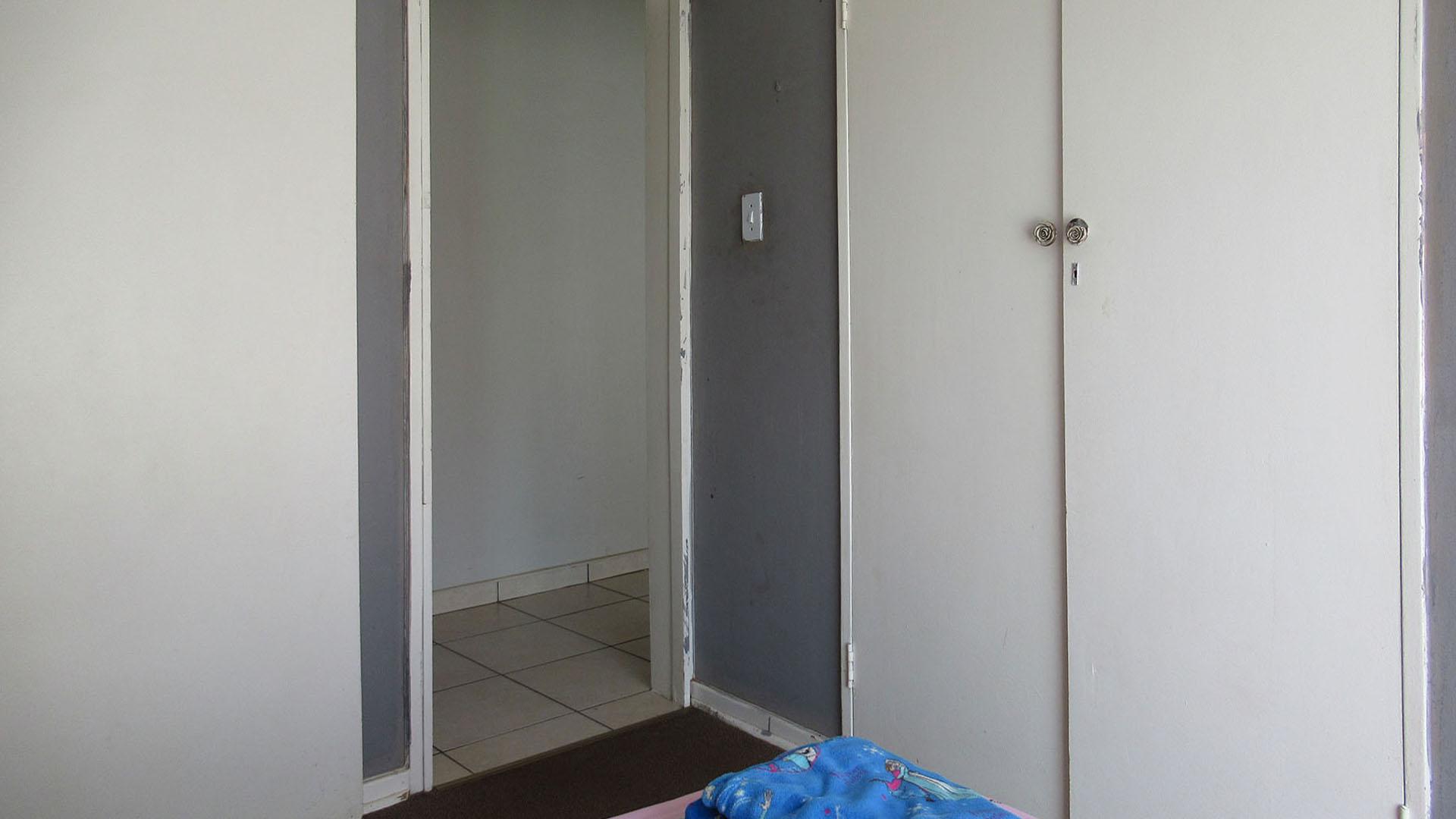 Bed Room 1 - 10 square meters of property in Greenhills