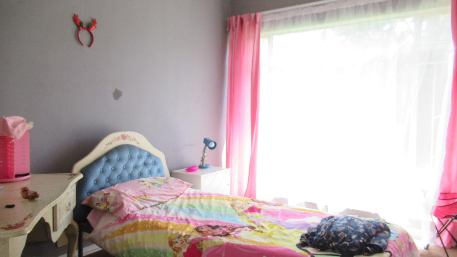 Bed Room 2 - 11 square meters of property in Greenhills