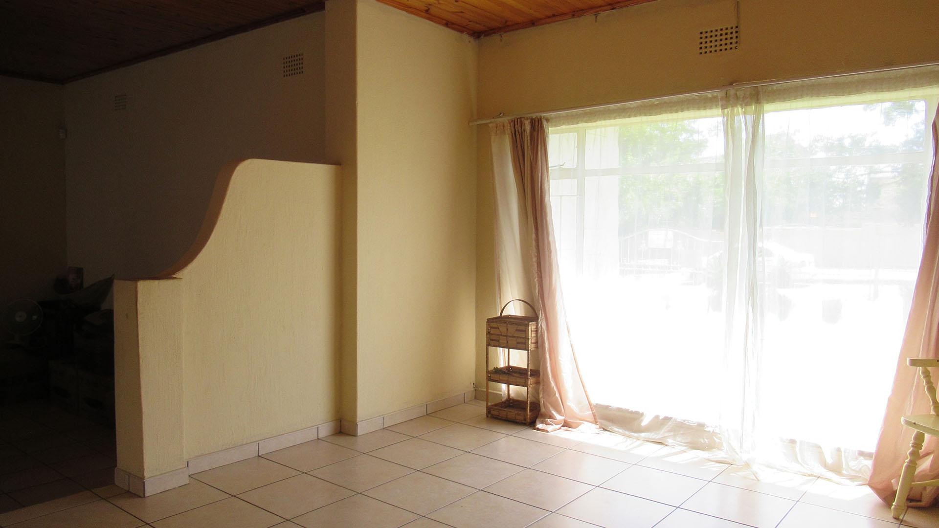 Dining Room - 37 square meters of property in Greenhills